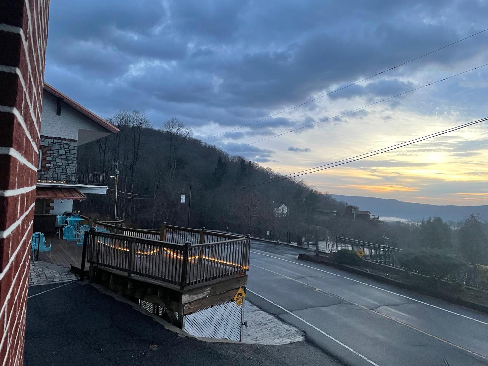 Skyline Village Inn Spruce Pine Exterior photo
