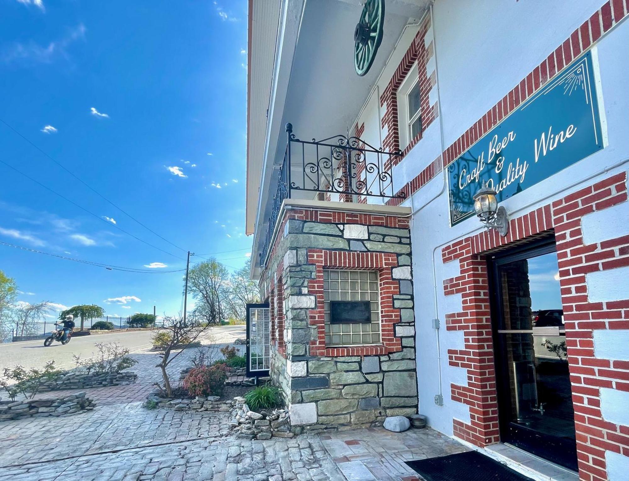 Skyline Village Inn Spruce Pine Exterior photo