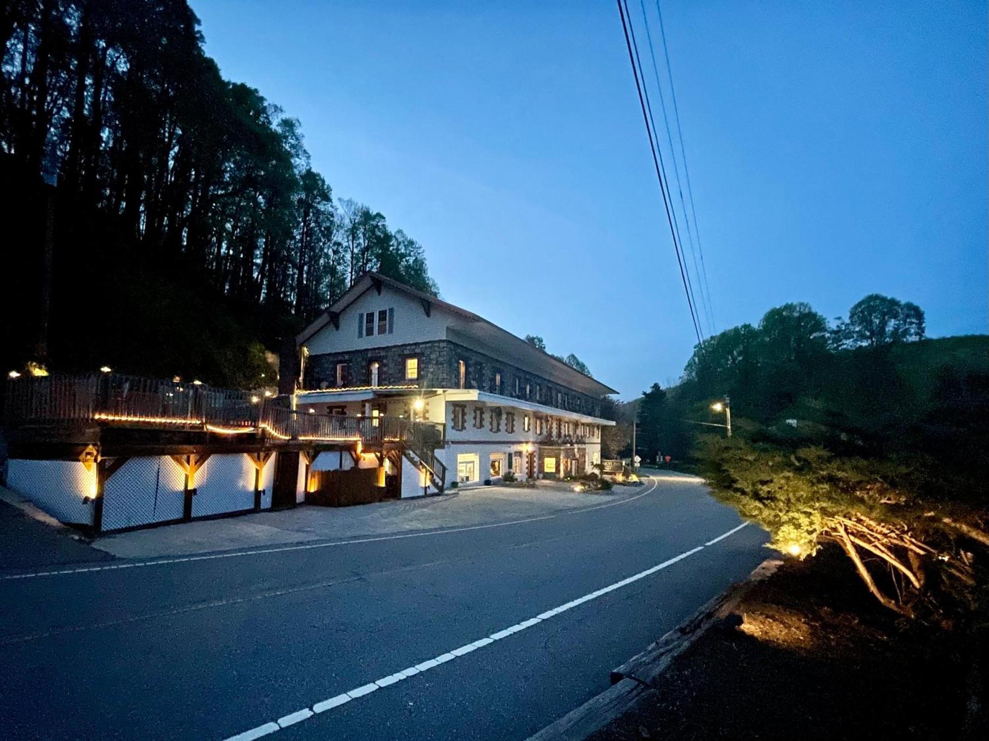 Skyline Village Inn Spruce Pine Exterior photo