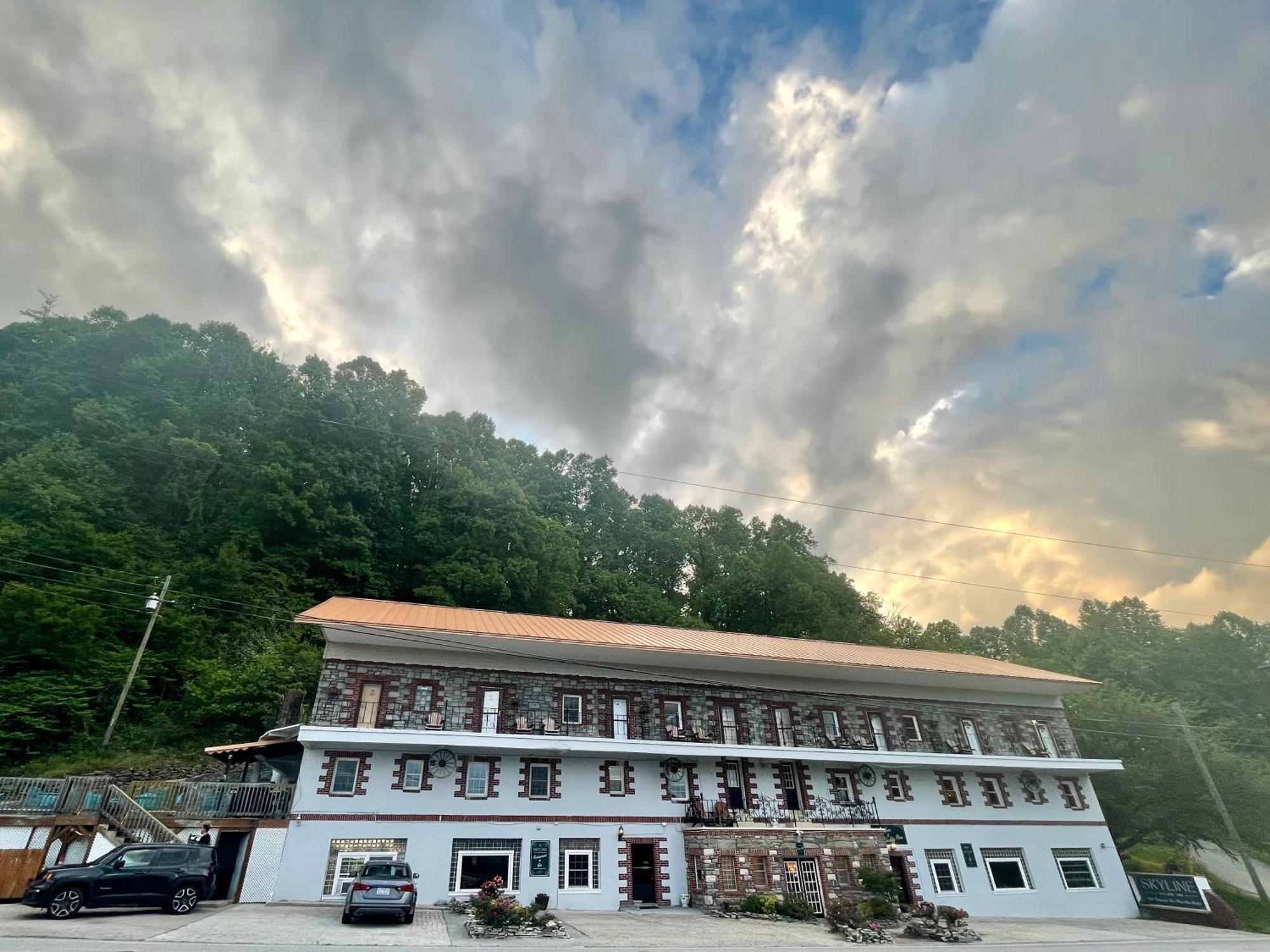 Skyline Village Inn Spruce Pine Exterior photo
