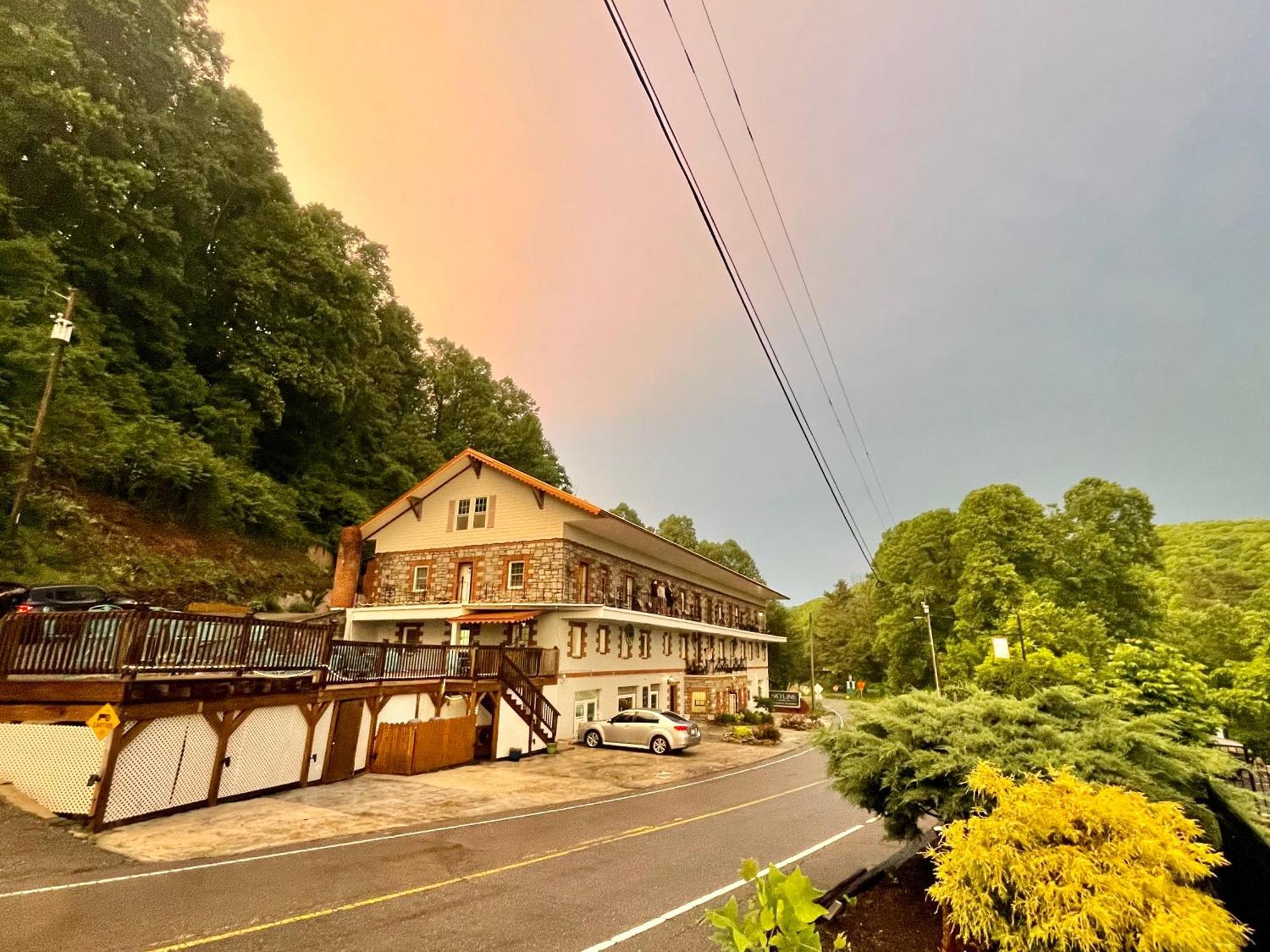 Skyline Village Inn Spruce Pine Exterior photo