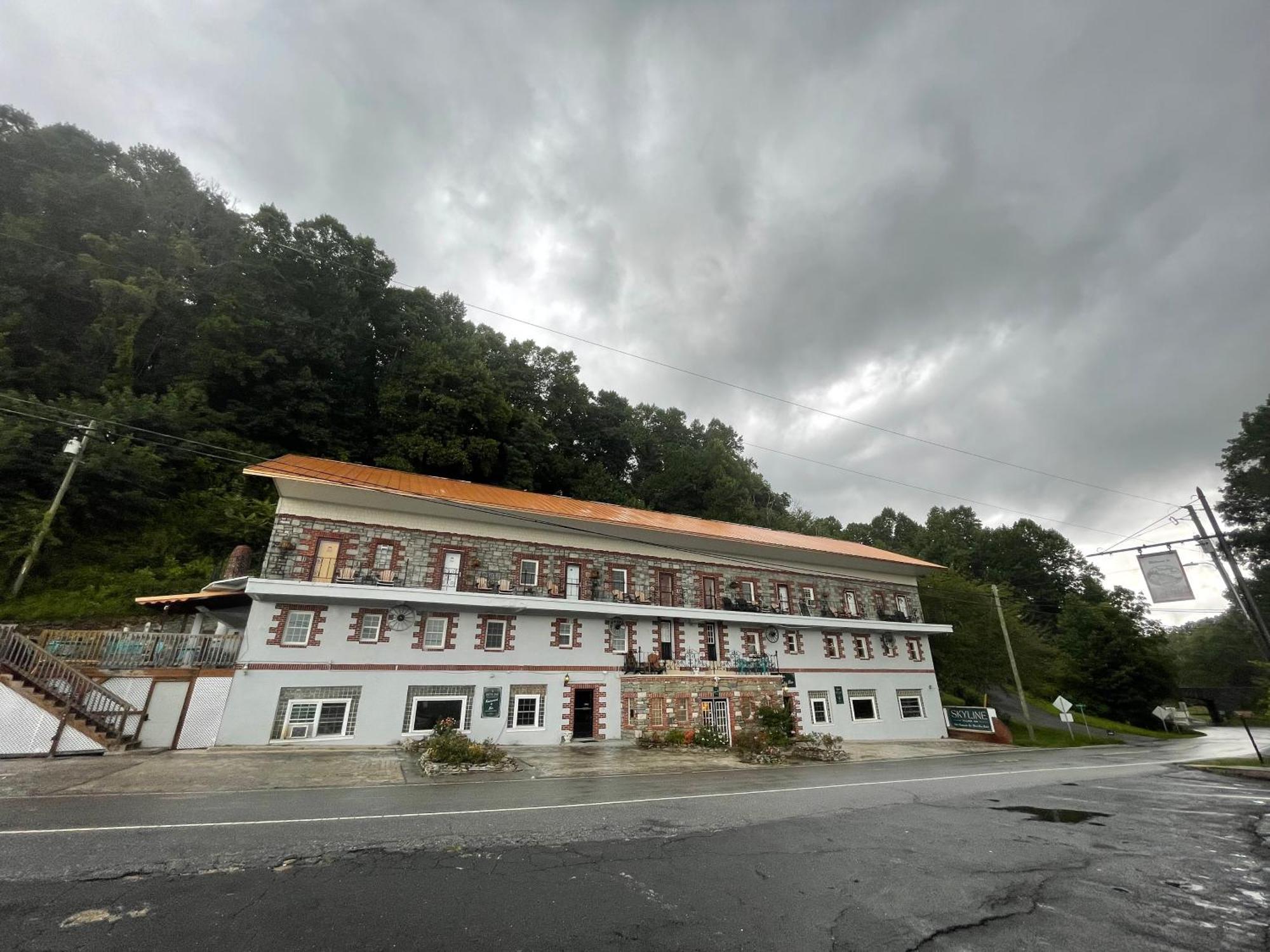 Skyline Village Inn Spruce Pine Exterior photo